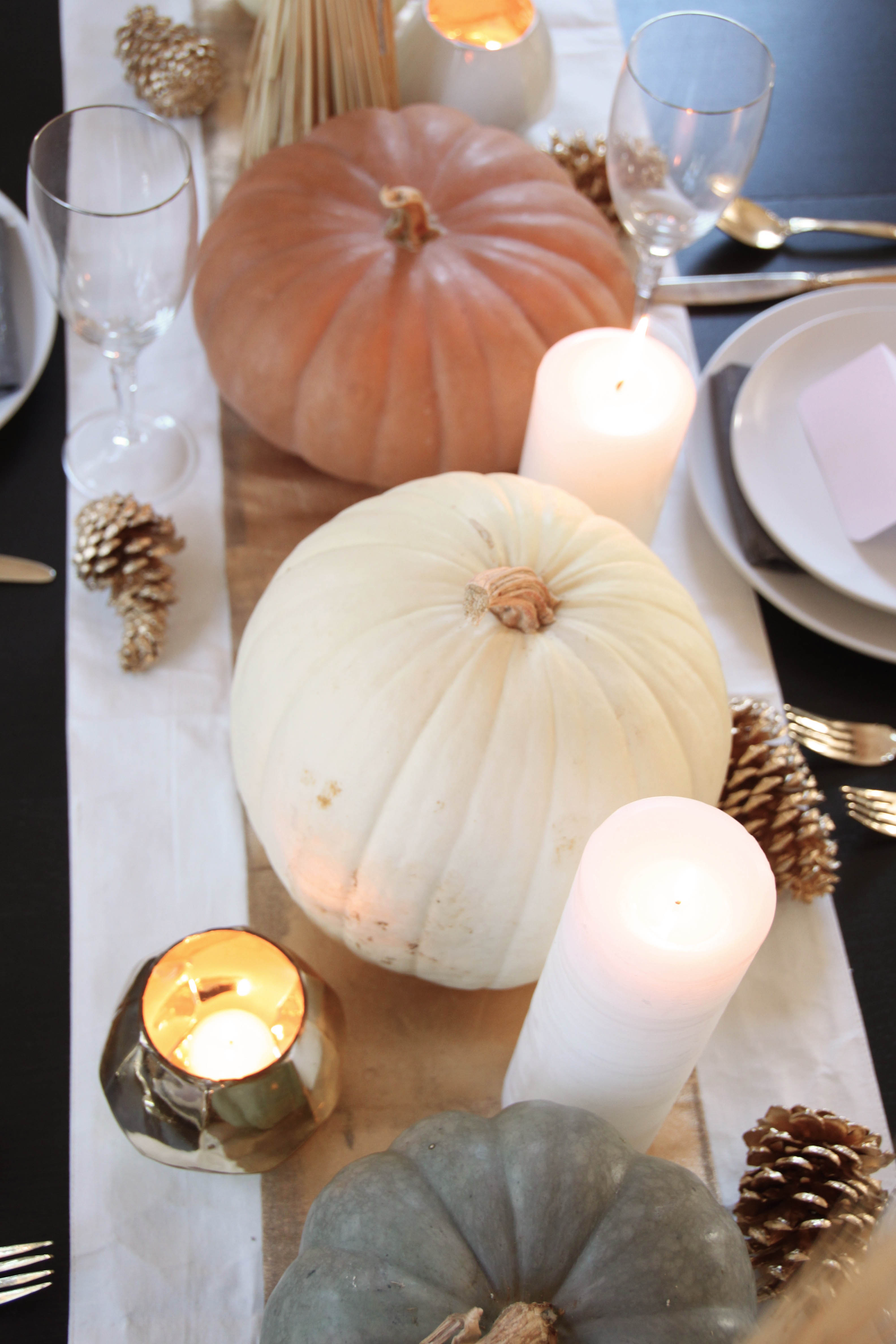 How to Set the Perfect Thanksgiving Day Table - Sincerely Lauren